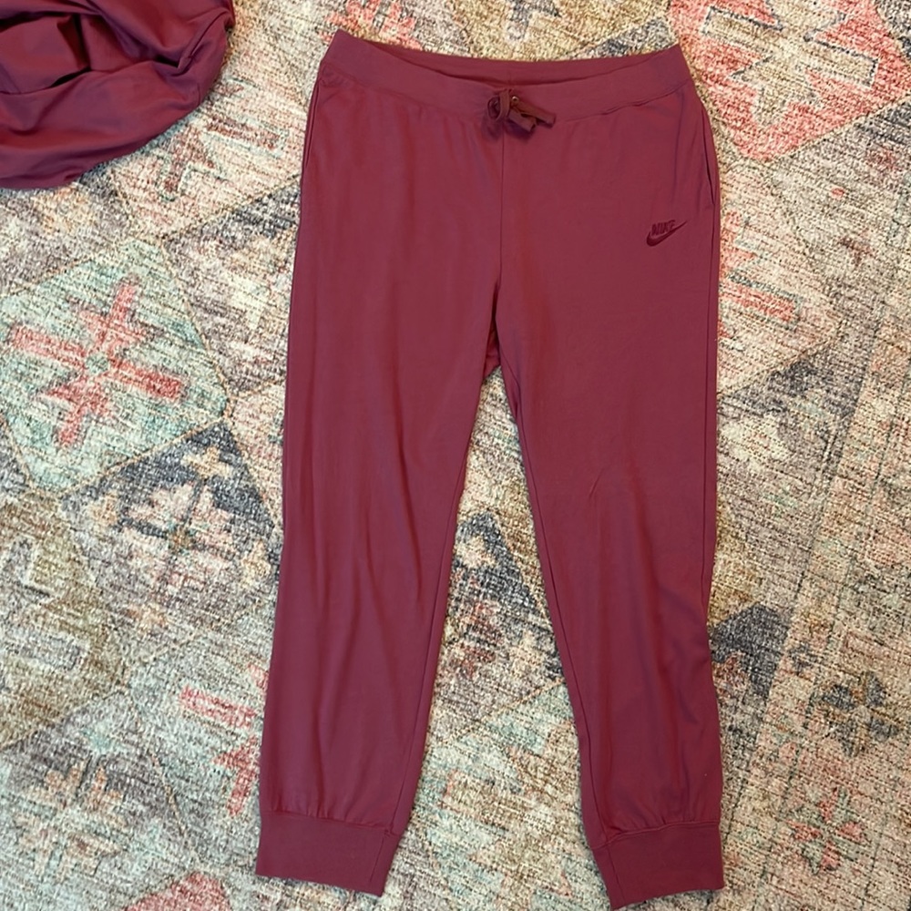Womens Nike jogger set - Picture 4 of 5